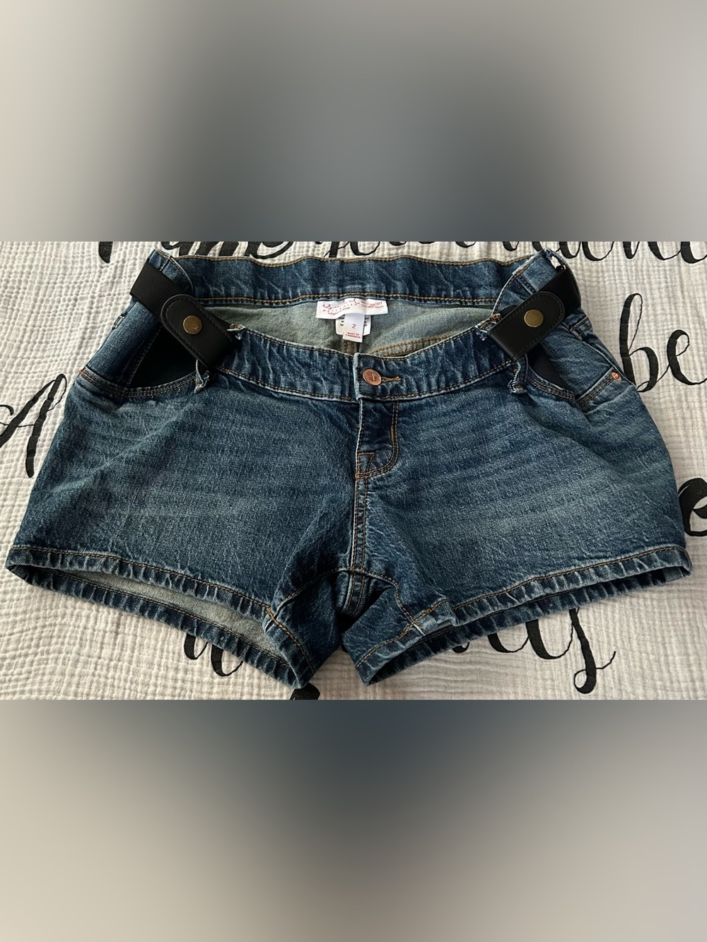 Women’s Dark Wash maternity Denim Shorts - Classic Casual Size 2